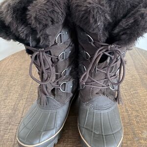 Khombu Black Fur-Trimmed Winter Boots